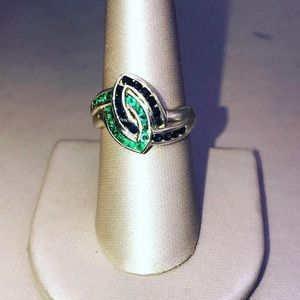 10Kt SOLID HEAVY EMERALD AND BLACK ONYX RING